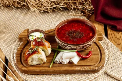 Борщ на копчених ребрах з пампушками Ресторація "Хата" undefined фото