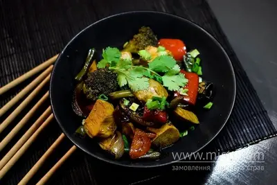 Овочі WOK з куркою Woka undefined фото