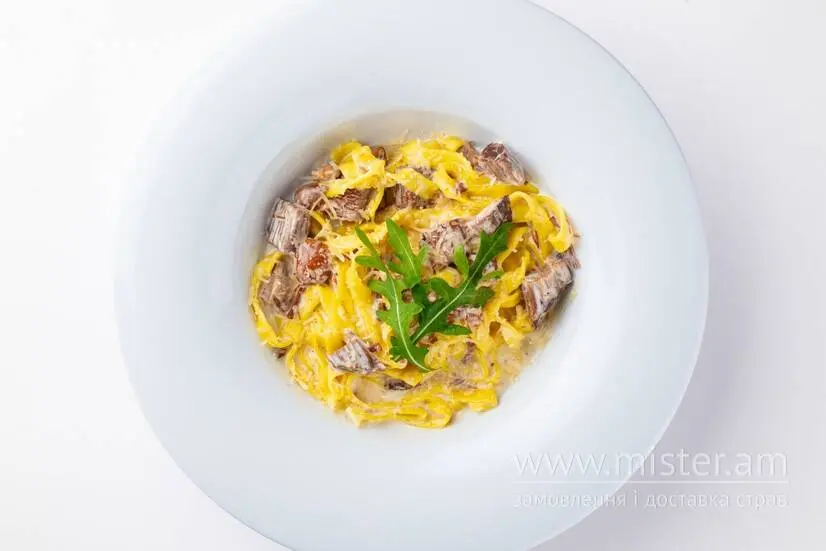 Паста з телятиною, маринованими опеньками й вершковим соусом - "La Spezia" в Сумах фото 