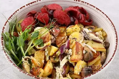 Картопля смажена з беконом та ковбасками Ikura undefined фото