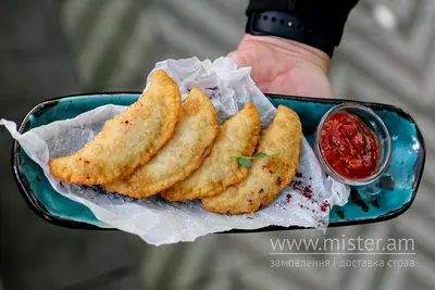 Міні чебуреки зі свининою з соусом Мексікано Crocodile undefined фото