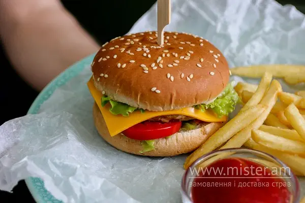 Chicken Burger з картоплею фрі та соусом - "Crocodile" в Сумах фото 