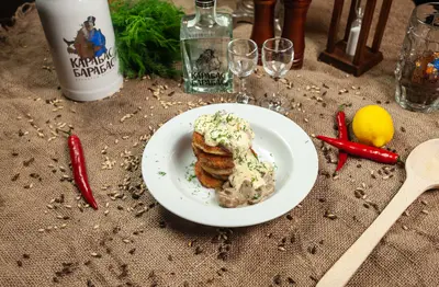 Деруни з куркою та грибами під сиром Карабас Барабас на вул.Виниченка undefined фото