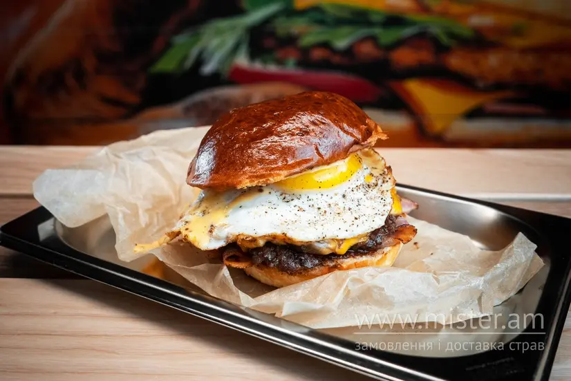 Burger з яйцем та беконом - "Budu ТВОЇМ ХЛІБОМ" в Черкасах фото 