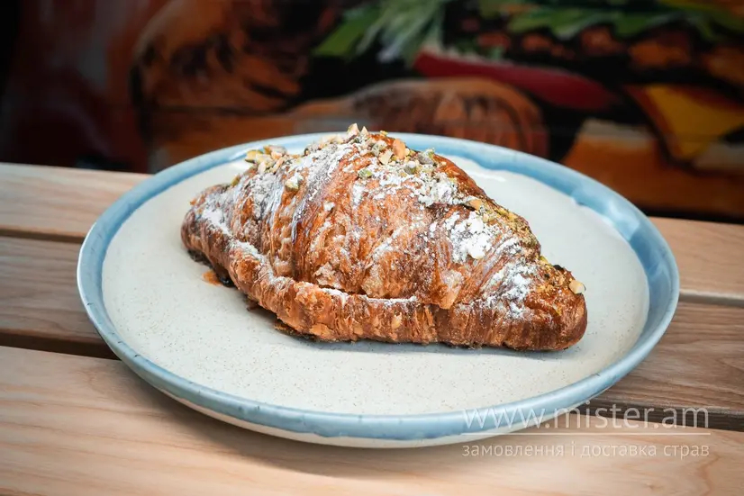 Круасан з фісташкою - "Budu ТВОЇМ ХЛІБОМ" в Черкасах фото