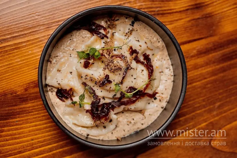 Вареники з картоплею та грибним мусом - "Кучері" в Чернівцях фото