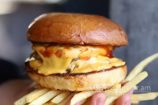 Cheese Burger - "BAR 11" в Луцьку фото 