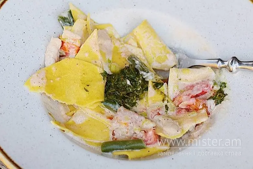 Мальтальяті з беконом, куркою та соусом песто 																 - "Pasta Basta" в Чернігові фото 