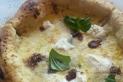 Піца сирна з трояндовим джемом Broyt un tsu Broyt undefined фото