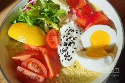 Боул з лососем та кус-кусом Маківка undefined фото