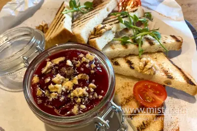 Печінковий паштет з вишневим соусом та грінками Тареля undefined фото