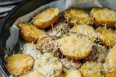 Картопля запечена з Пармезаном та сирним соусом Гостинний двір undefined фото