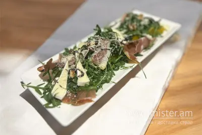 Салат із сиров'яленою шинкою Trattoria undefined фото