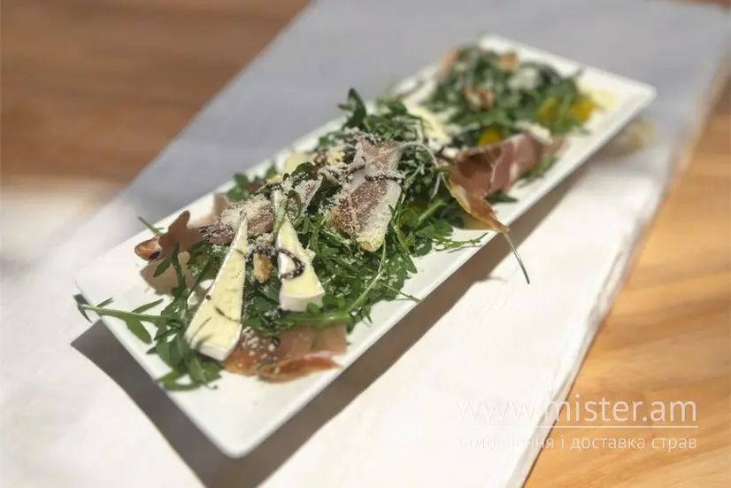 Салат із сиров'яленою шинкою - "Trattoria" в Дрогобичі фото 