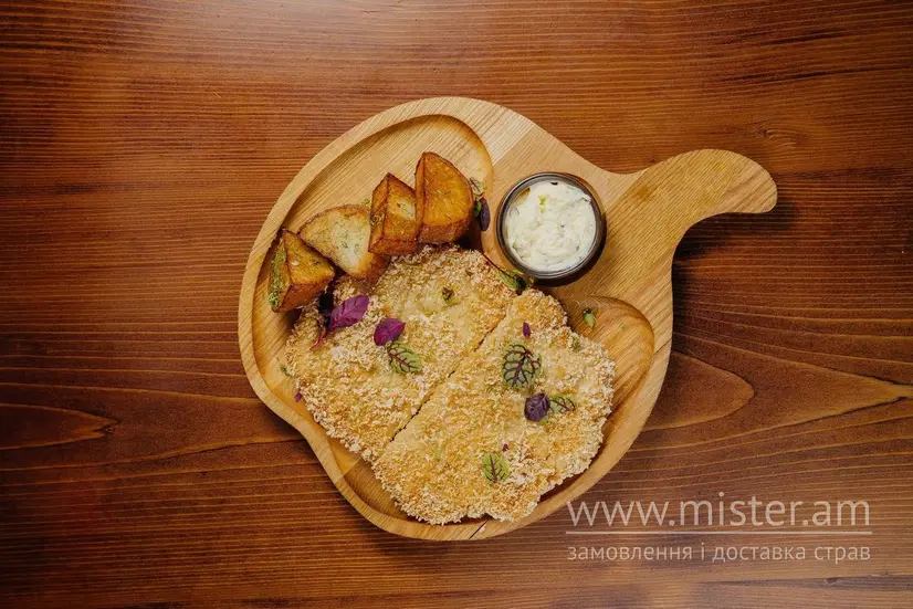 Шніцель з індички з молодою картоплею - "Кучері" в Чернівцях фото