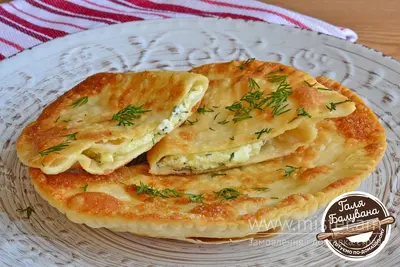Чебуреки з сиром та зеленню (напівфабрикати) Галя Балувана undefined фото