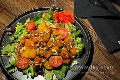 Салат з баклажаном і куркою Bla Bla Bar undefined фото