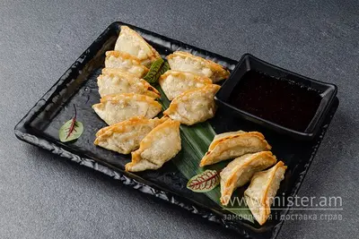 Гьодзе з качкою Yoki restaurant undefined фото