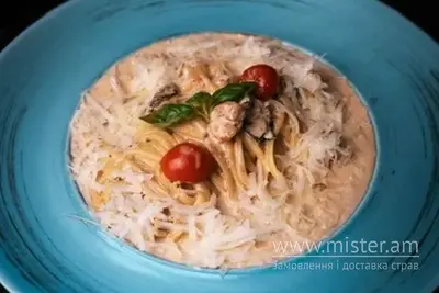 Паста з морепродуктами та вершковим соусом Фабрика кави undefined фото