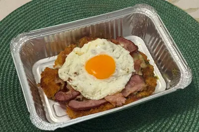 Шніцель з беконом та смаженим яйцем GoodFood undefined фото