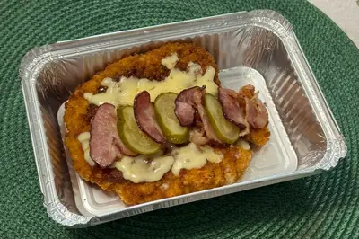 Шніцель з беконом та солоним огірком GoodFood undefined фото