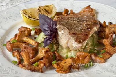 Морський окунь з лисичками та пастою з цукіні Велюров undefined фото