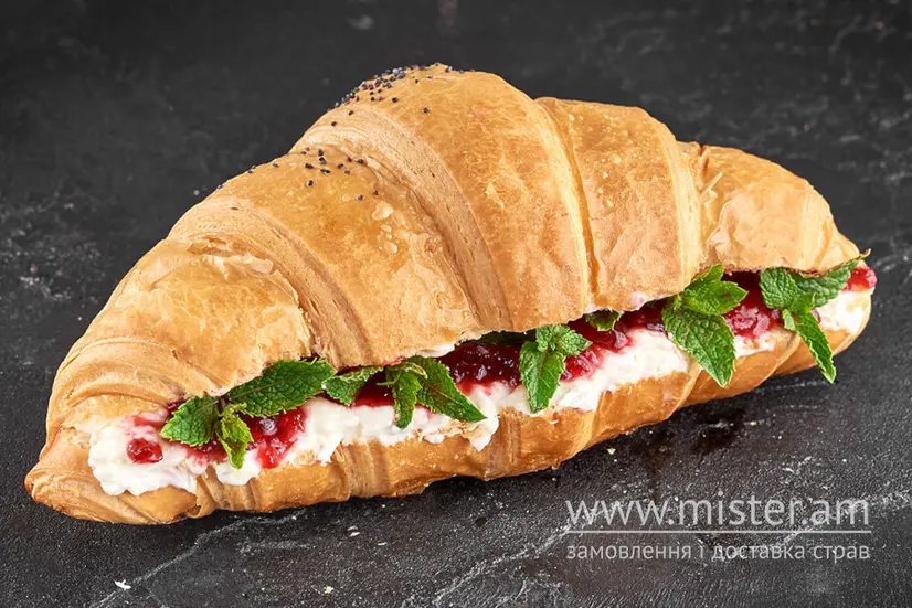 Круасан малинова насолода - "Lviv croissants" в Стрию фото 