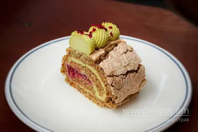 Рулет фісташковий з малиною Small Cafe undefined фото