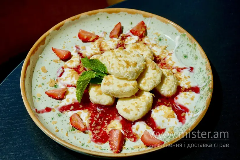 Ліниві варенички зі сметаною та малиновим джемом - "Street Pizza" в Черкасах фото