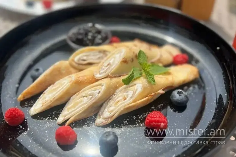 Млинці солодкі з творогом та джемом - "Ciabatta" в Чернівцях фото