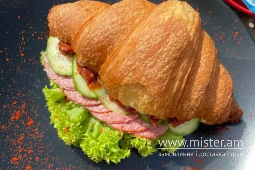 Круасан з салямі та в`яленими томатами - "Ciabatta" в Чернівцях фото 