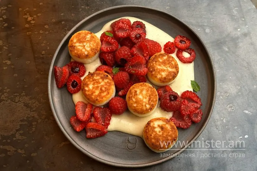 Сирники Малина з заварним кремом - "Creme Cheese" в Чернівцях фото 