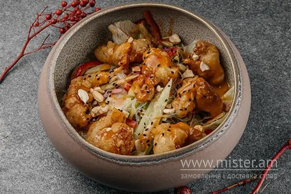 Тайський салат з овочами, фунчозою та курятиною - "Yoki restaurant" в Чернівцях фото 
