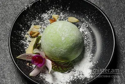 Моті "Фісташка малина" Yoki restaurant undefined фото