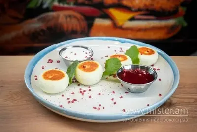 Сирники зі сметаною та вишневим соусом Budu ТВОЇМ ХЛІБОМ undefined фото