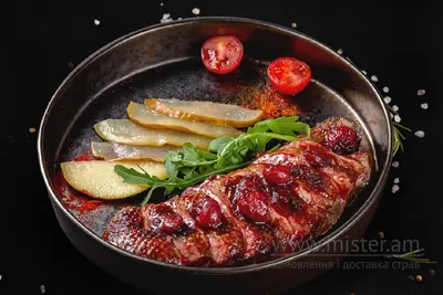 Качина грудка в вишневому соусі з карамелізованою грушею Grill Pub undefined фото