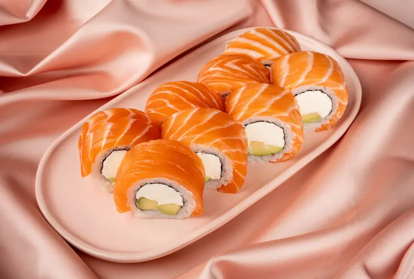 Філа авокадо - "Aura Sushi" в Києві фото 