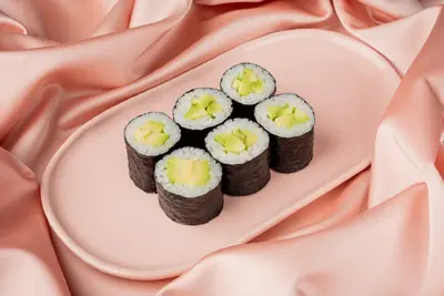 Макі авокадо Aura Sushi undefined фото