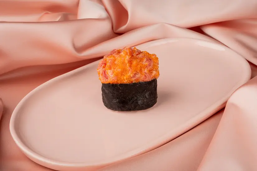 Гункан з тунцем - "Aura Sushi" в Києві фото