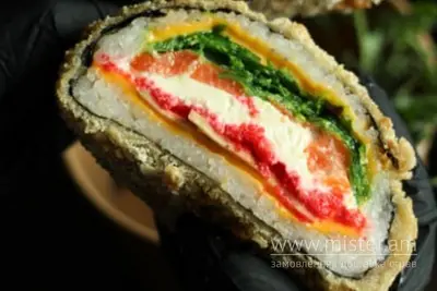 Суші бургер з лососем та чукою Guava Sushi undefined фото