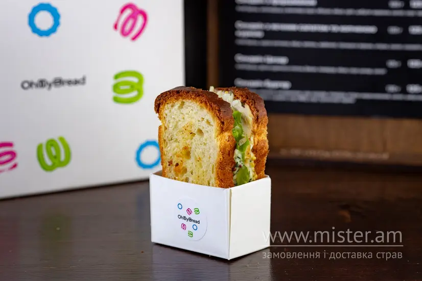 Сендвіч з яєчним салатом та копченою куркою - "OhMyBread" в Чернігові фото 