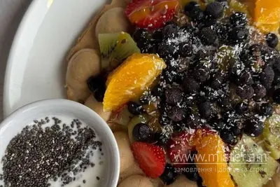 Egg Waffle цільнозернова з сезонними ягодами та фруктами Healthy Food undefined фото