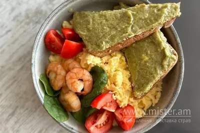 Cніданок з креветками та тостами з гуакамоле Butter Cafe undefined фото
