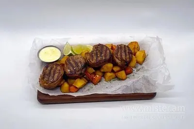 Свинні медальони з гарніром Valber Pub undefined фото