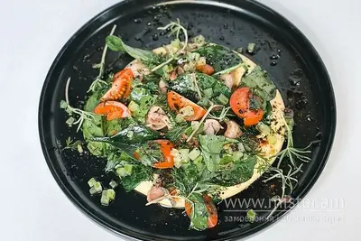 Стегно індички з кремом з печеної картоплі та зеленими овочами Show Basilic undefined фото