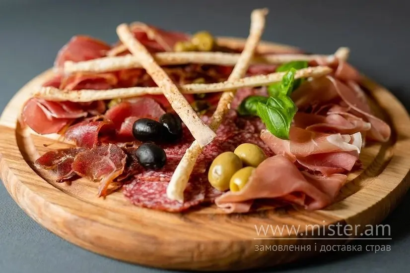 Тарілка в`яленого м`яса - "Maximus Rest" в Луцьку фото