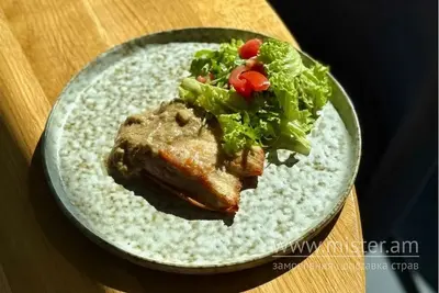 Стейк з індички, томатами чері та мікс-салатом Celentano Pizza "Хрещатик" undefined фото