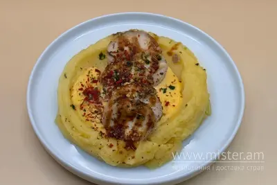 Куряче філе з картопляним пюре та сирним соусом Gabar undefined фото