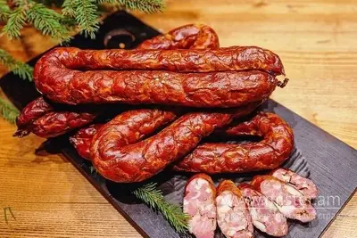 Ковбаса з рубленої свинини копчена в смокері Am.bar undefined фото