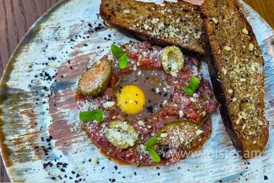 Тартар з яловичини з грінками Am.bar undefined фото